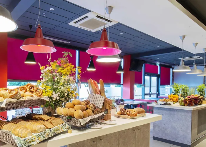 华沙老城宜必思酒店