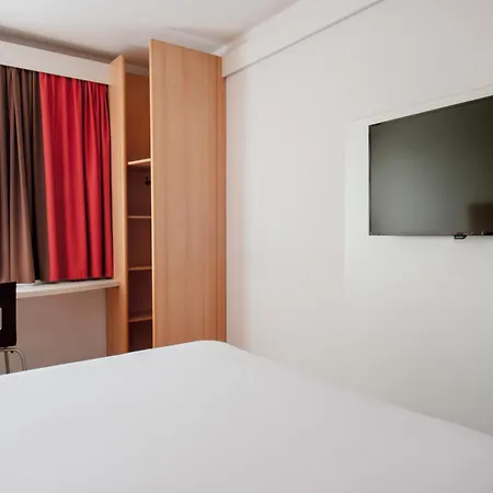 Hotel Ibis Stare 3*