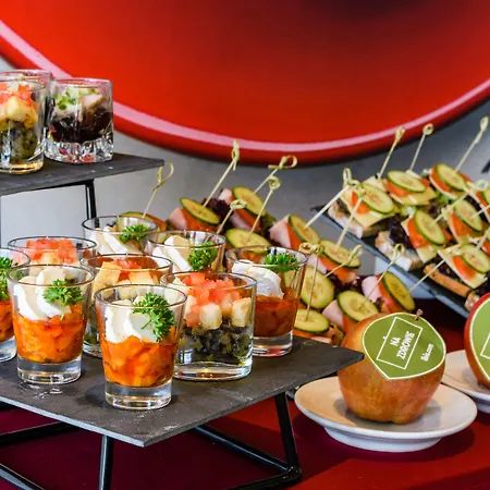 Ibis Stare Hotell 3*